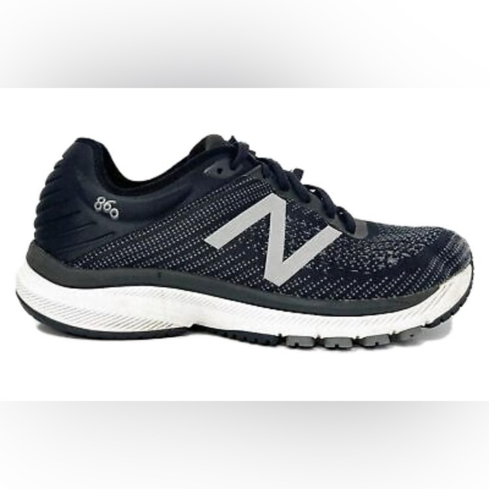 New Balance 860v10 Running Shoes in Black/White 8.5